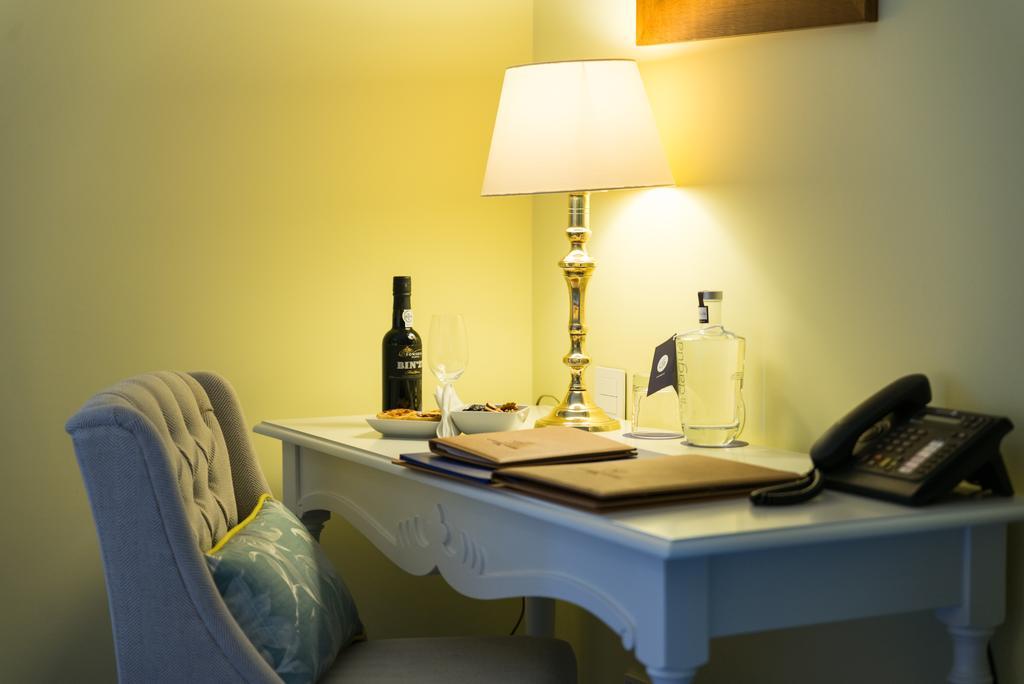 Hotel The Vintage House - Douro Pinhão Pokój zdjęcie A table lamp