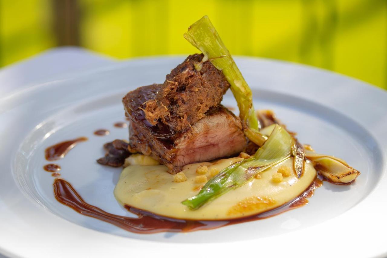 Hotel The Vintage House - Douro Pinhão Zewnętrze zdjęcie A prepared dish of beef tenderloin